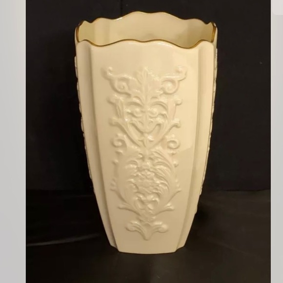 Lenox NWT Enos Porcelain 8 3/4” Vase with 24k Gold Rim - Picture 1 of 5